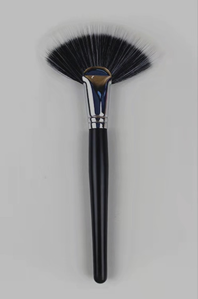 KFA013 medium fan brush